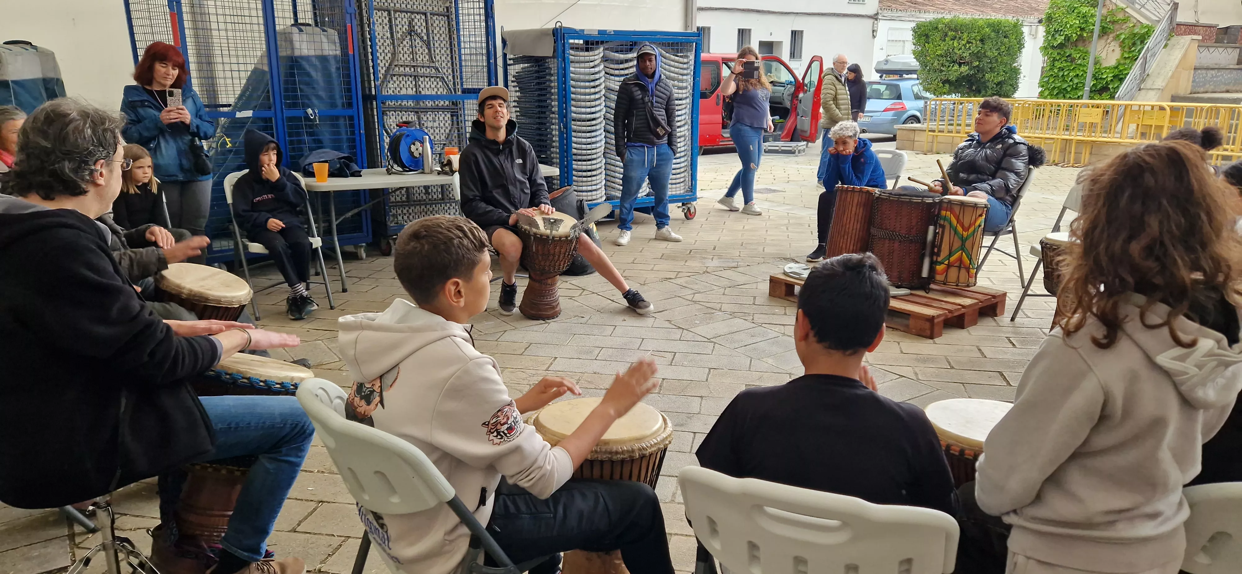 Taller de percusión con Coke en Barriofest. Foto Myriam Martínez