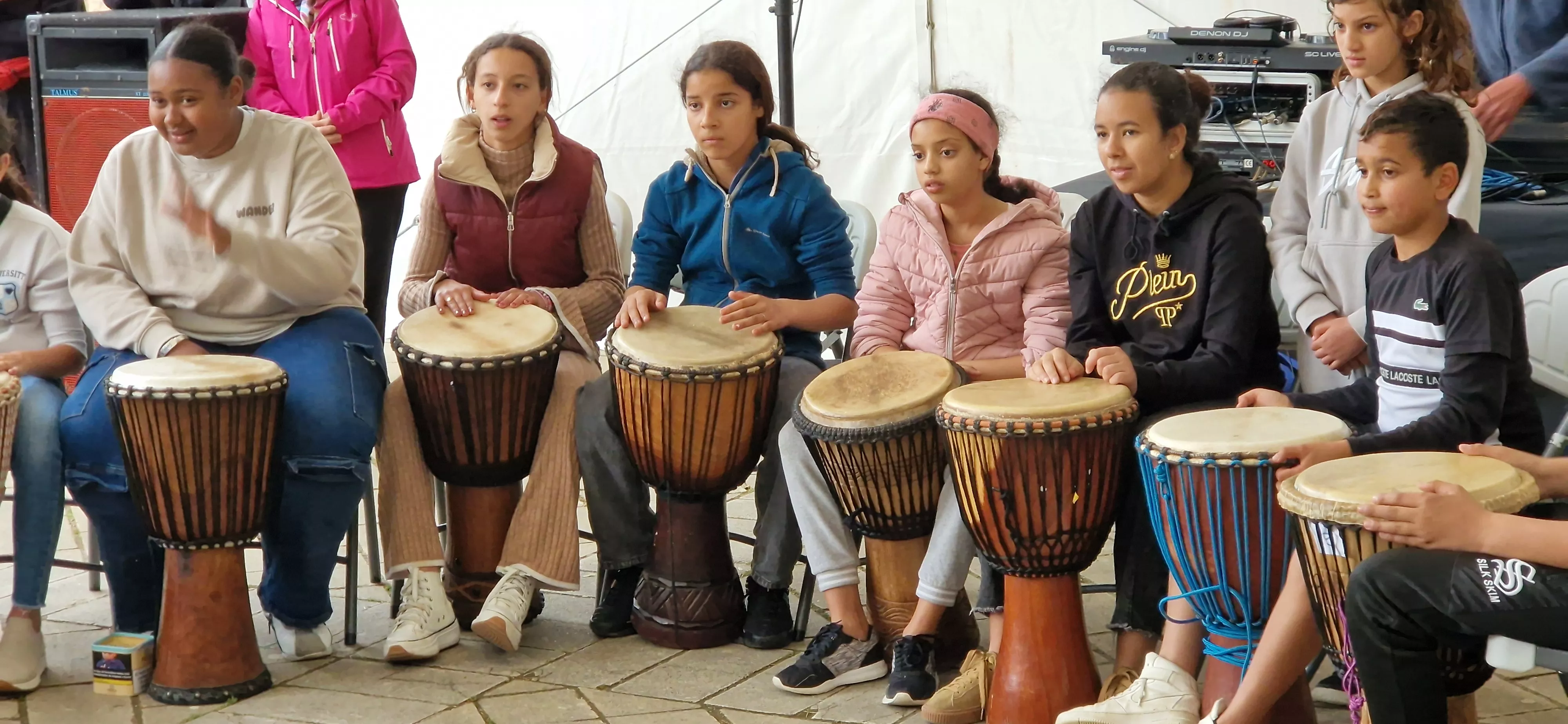 Taller de percusión con Coke en Barriofest. Foto Myriam Martínez