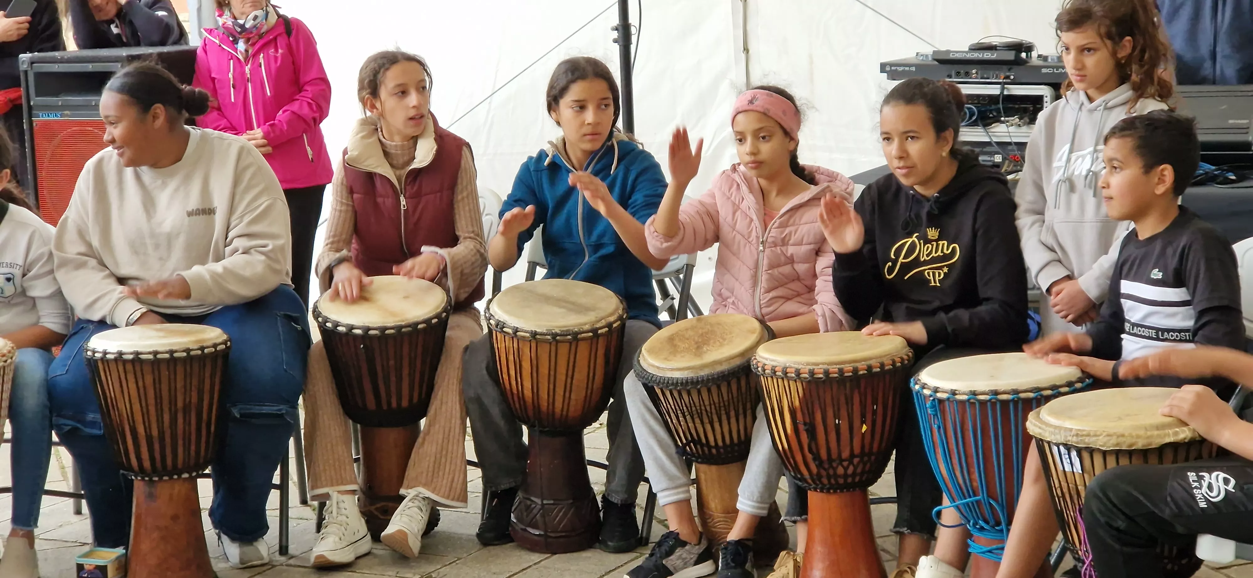 Taller de percusión con Coke en Barriofest. Foto Myriam Martínez