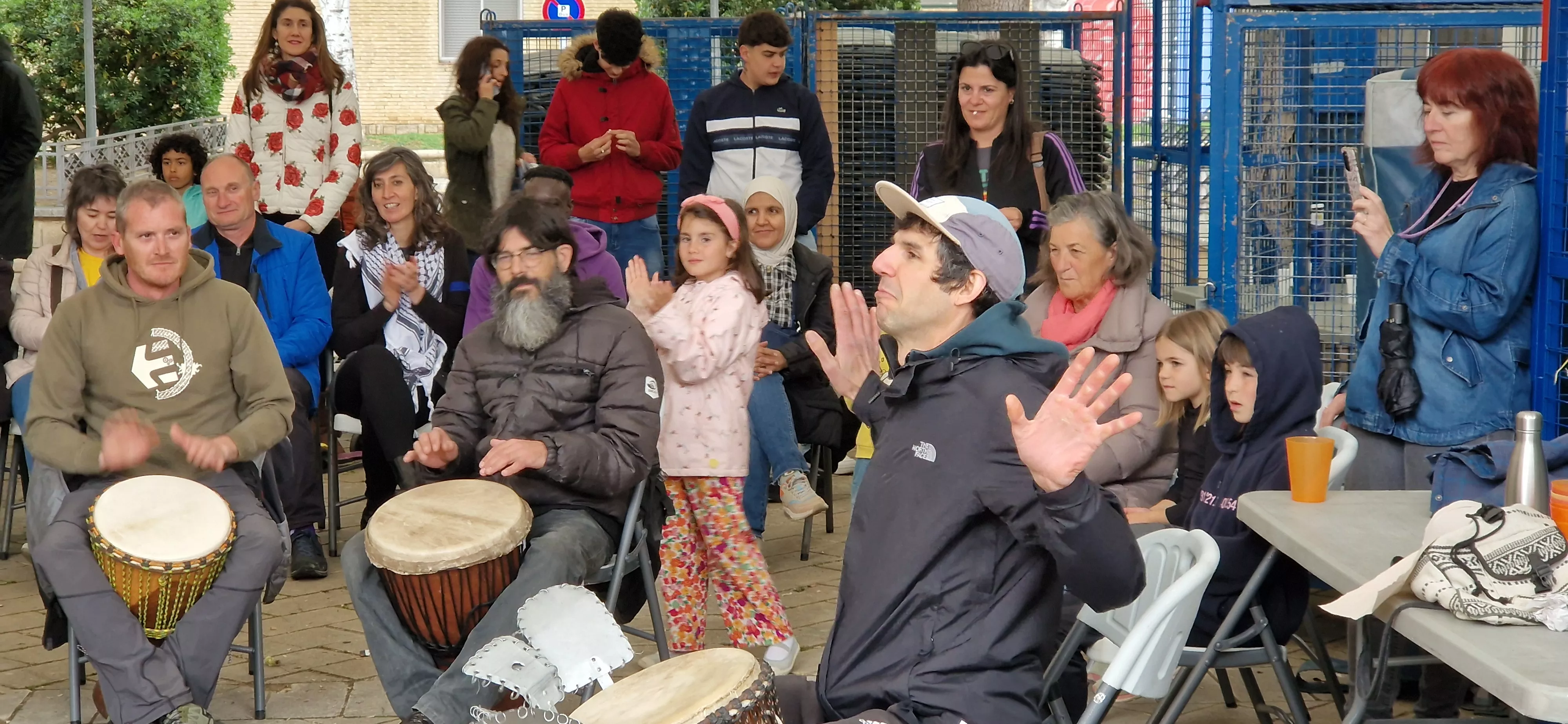 Taller de percusión con Coke en Barriofest. Foto Myriam Martínez