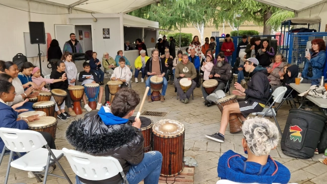 Taller de percusión con Coke en Barriofest. Foto Myriam Martínez
