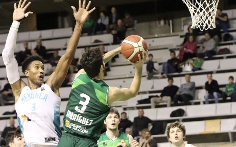 Rodríguez se eleva para lanzar a canasta. Foto: David Martínez Rodríguez se eleva para lanzar a canasta. Foto: David Martínez