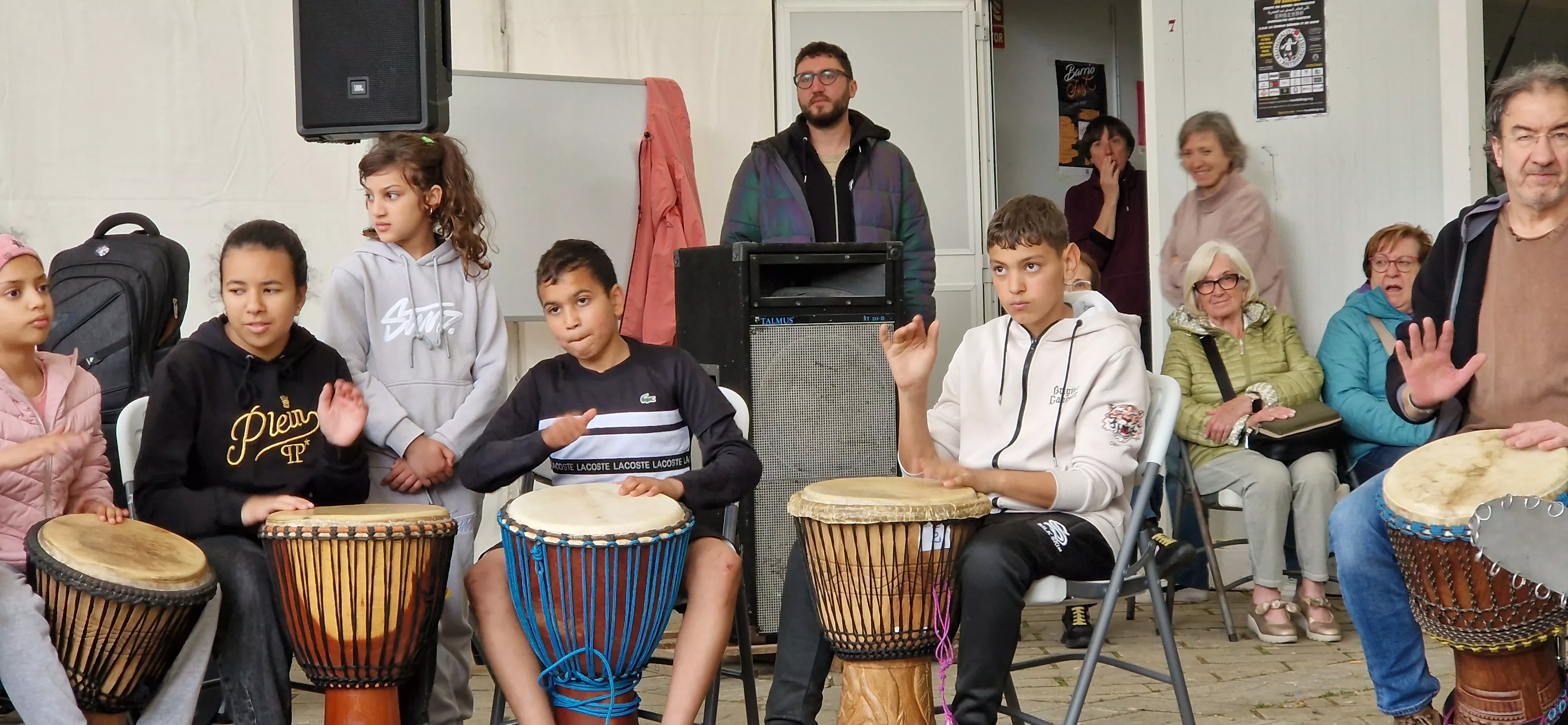 Taller de percusión con Coke en Barriofest. Foto Myriam Martínez