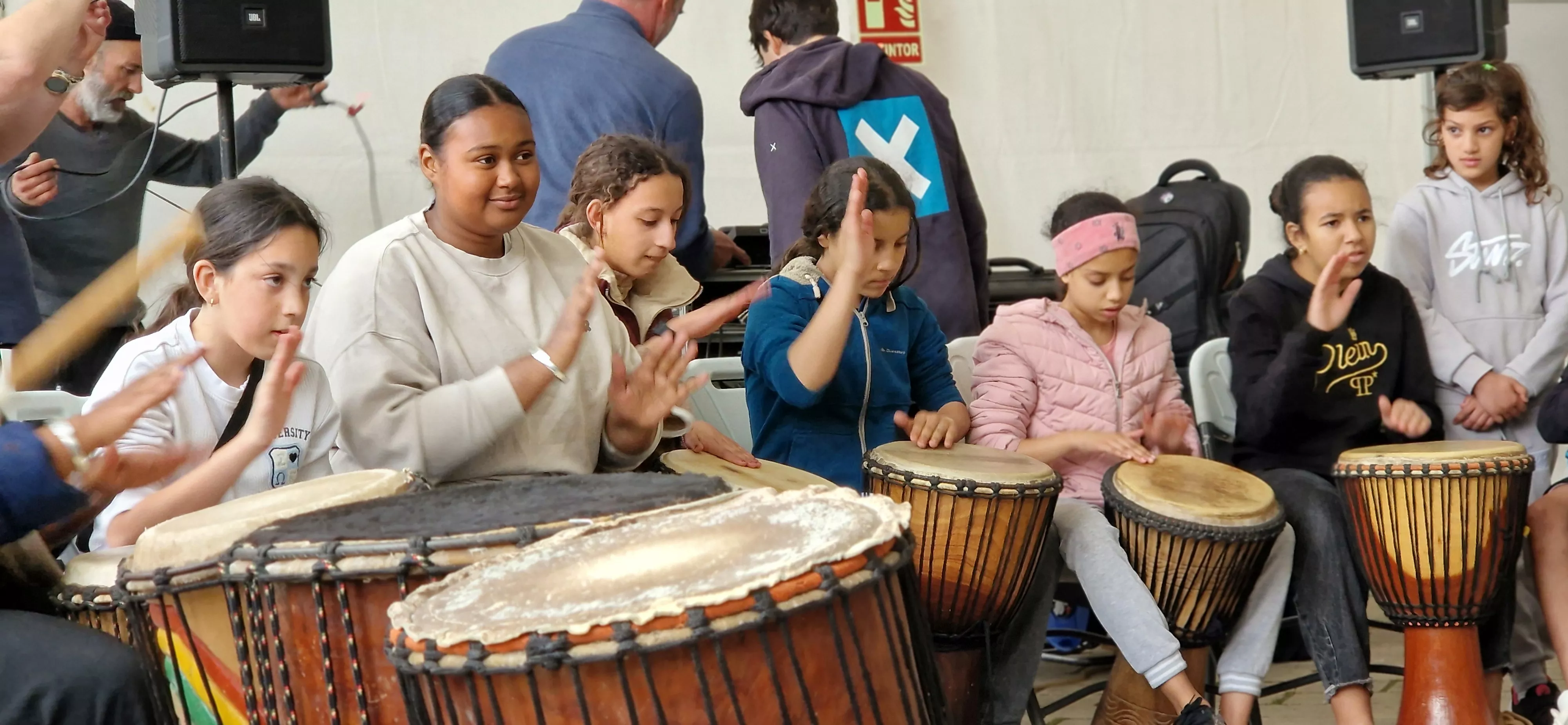 Taller de percusión con Coke en Barriofest. Foto Myriam Martínez