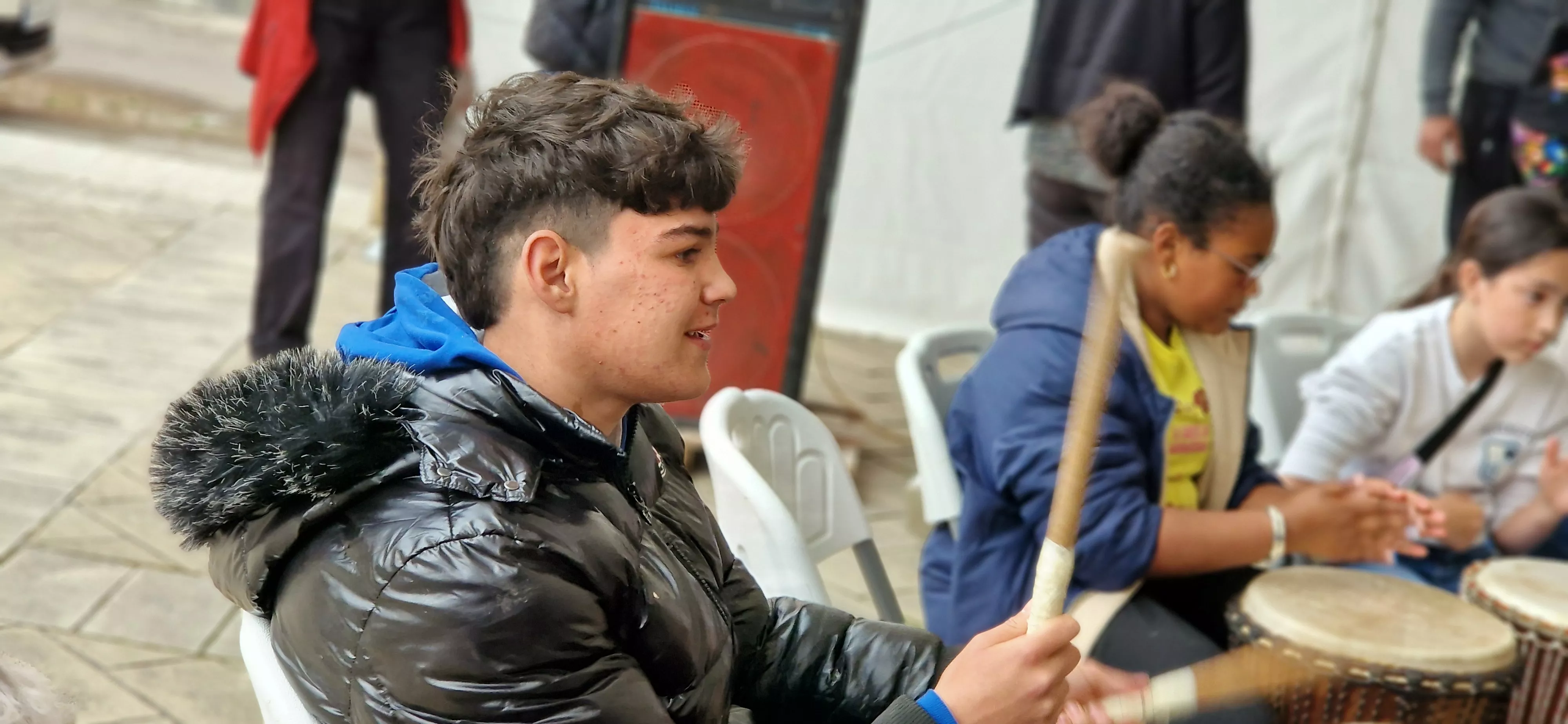 Taller de percusión con Coke en Barriofest. Foto Myriam Martínez