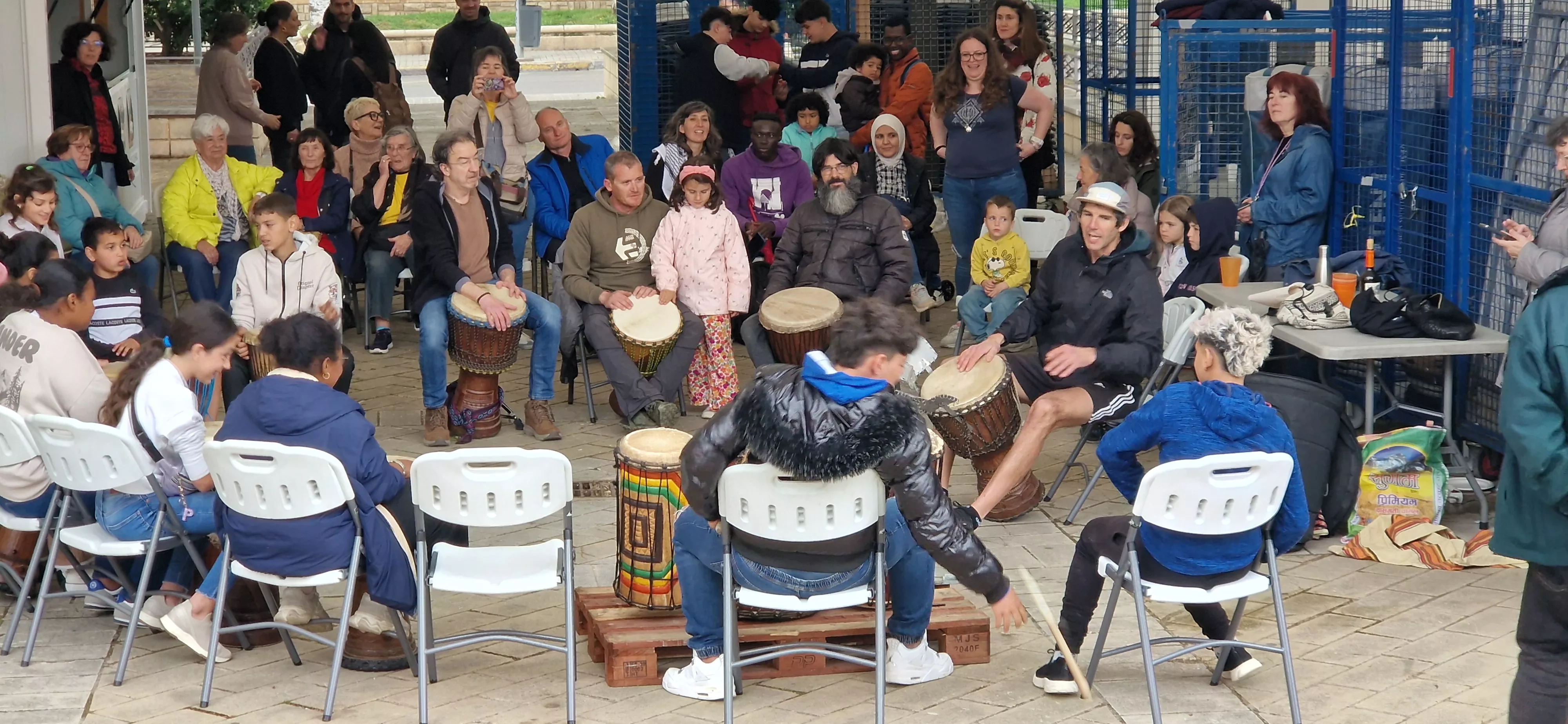 Taller de percusión con Coke en Barriofest. Foto Myriam Martínez