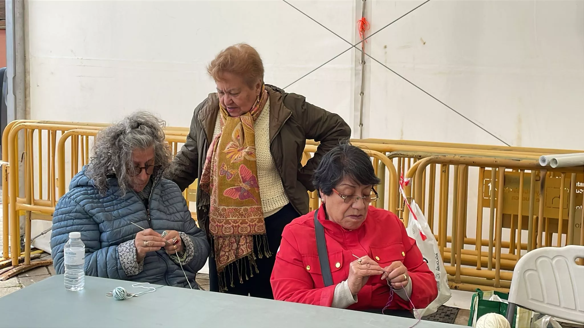 Mural colaborativo de tejedoras en Barriofest.