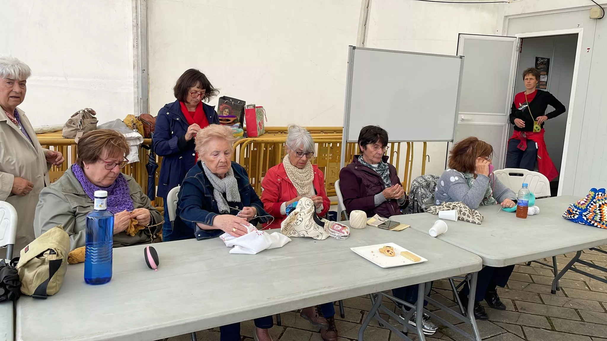 Mural colaborativo de tejedoras en Barriofest.