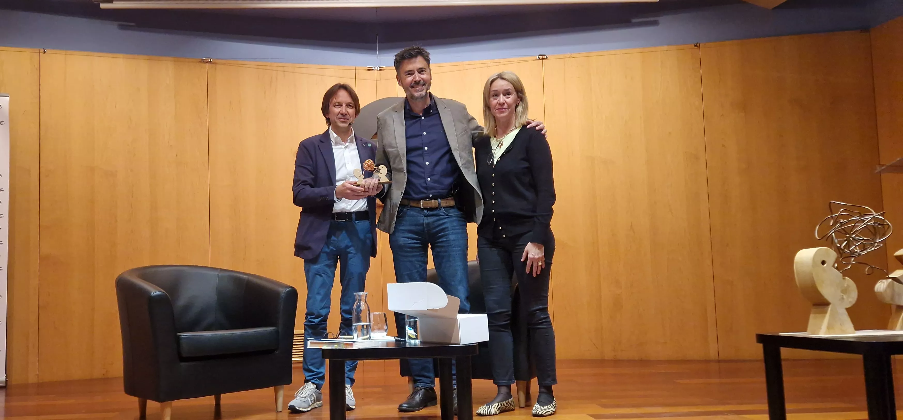 Javier Olivera y Guillermo Lahera, en la Fundación Ibercaja Huesca. Foto Myriam Martínez