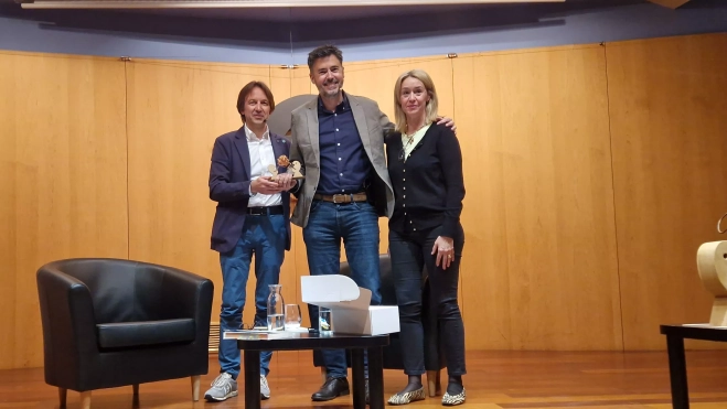 Javier Olivera y Guillermo Lahera, en la Fundación Ibercaja Huesca. Foto Myriam Martínez