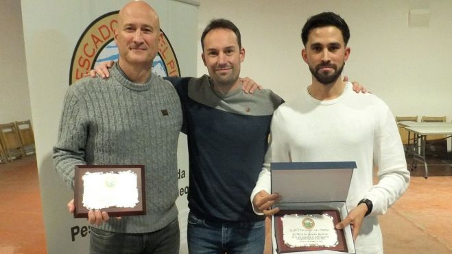 Carlos Celigueta y Nicolás Abadía, con las placas Carlos Celigueta y Nicolás Abadía, con las placas