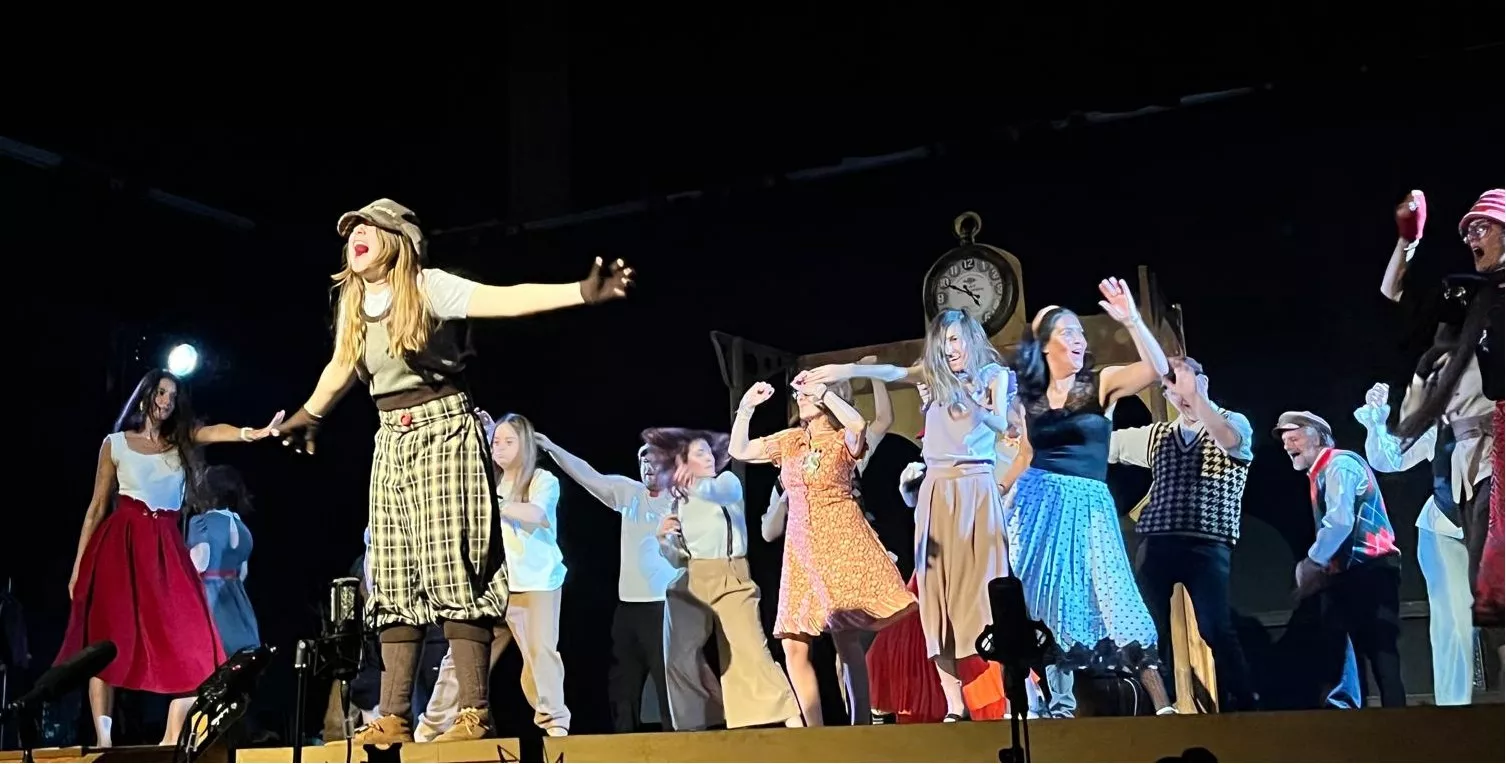 Representación de 'El Viaje' por el Taller de Artes Escénicas Diversario. Foto Mercedes Manterola