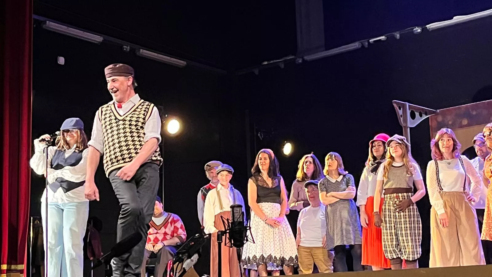 Representación de 'El Viaje' por el Taller de Artes Escénicas Diversario. Foto Mercedes Manterola