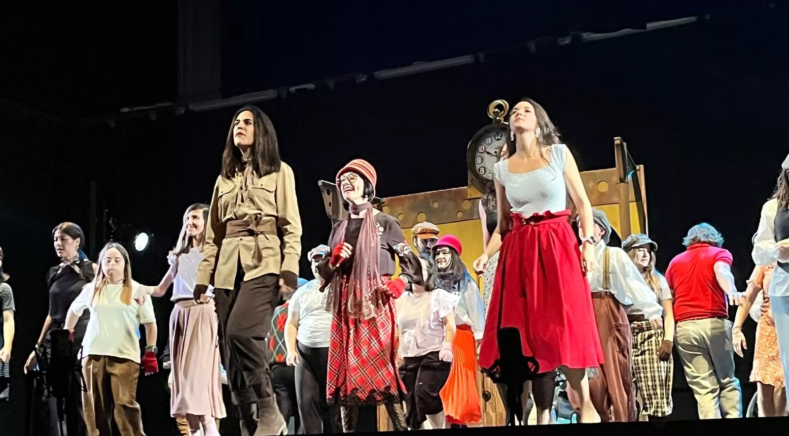 Representación de 'El Viaje' por el Taller de Artes Escénicas Diversario. Foto Mercedes Manterola