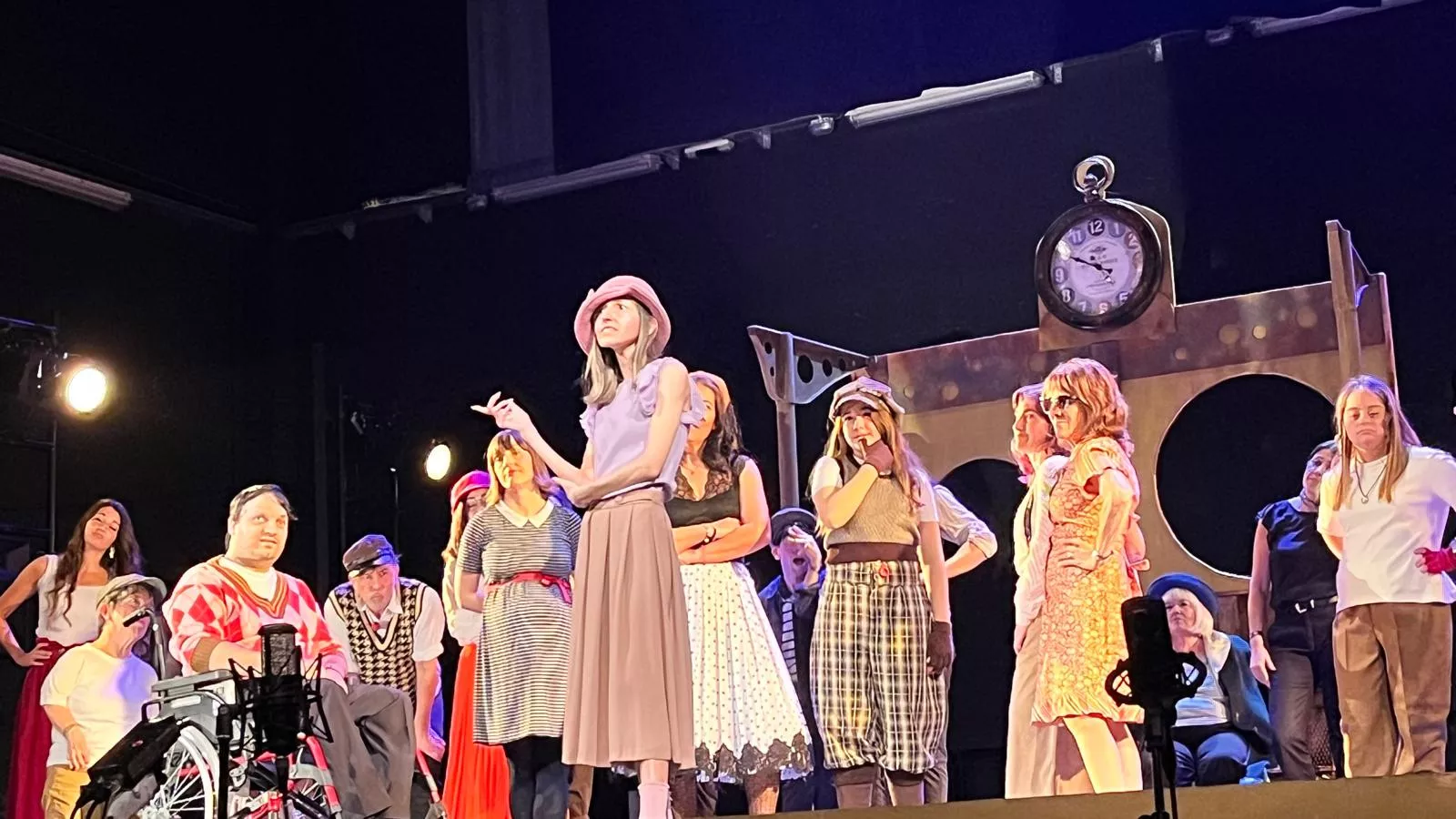 Representación de 'El Viaje' por el Taller de Artes Escénicas Diversario. Foto Mercedes Manterola