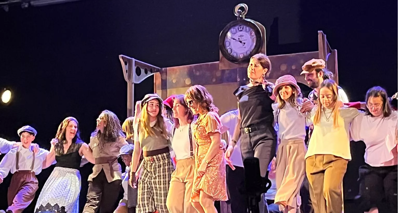 Representación de 'El Viaje' por el Taller de Artes Escénicas Diversario. Foto Mercedes Manterola