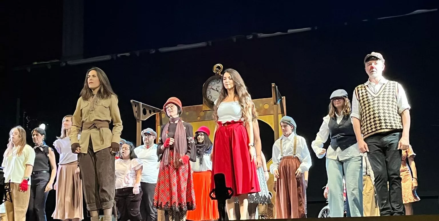 Representación de 'El Viaje' por el Taller de Artes Escénicas Diversario. Foto Mercedes Manterola