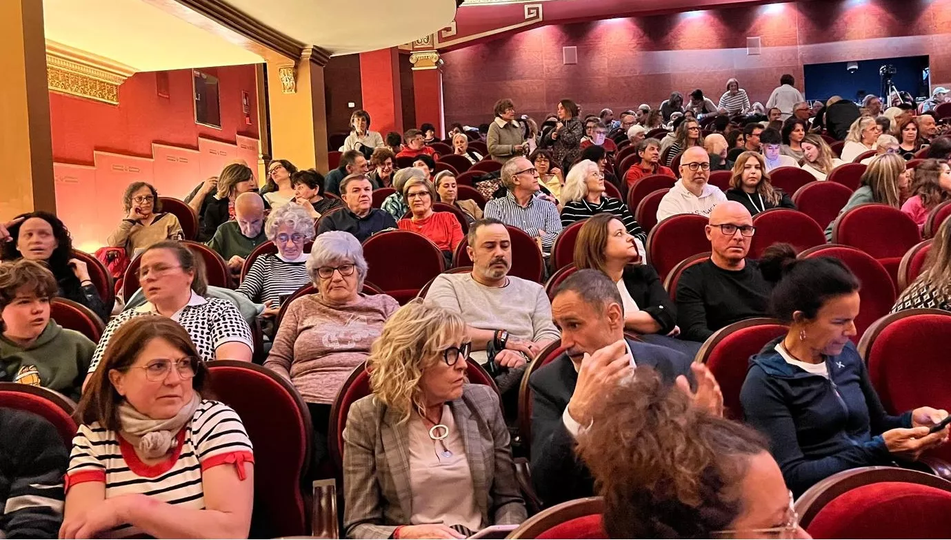 Representación de 'El Viaje' por el Taller de Artes Escénicas Diversario. Foto Mercedes Manterola