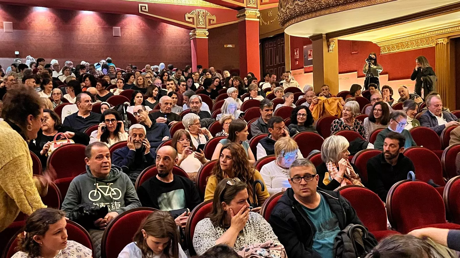 Representación de 'El Viaje' por el Taller de Artes Escénicas Diversario. Foto Mercedes Manterola