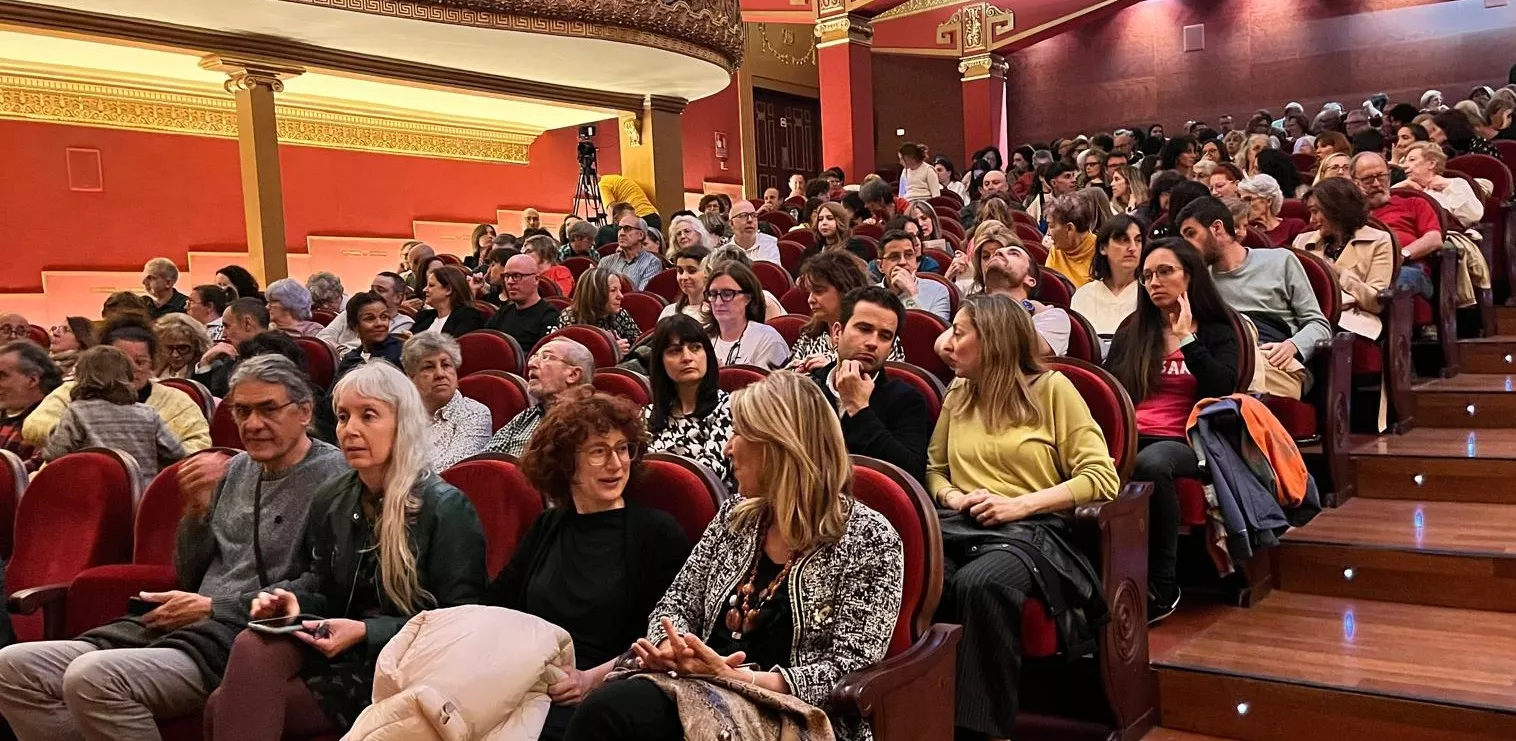 Representación de 'El Viaje' por el Taller de Artes Escénicas Diversario. Foto Mercedes Manterola