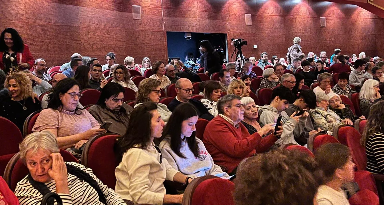 Representación de 'El Viaje' por el Taller de Artes Escénicas Diversario. Foto Mercedes Manterola