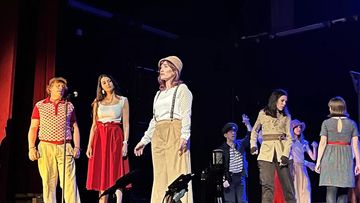 Representación de 'El Viaje' por el Taller de Artes Escénicas Diversario. Foto Mercedes Manterola