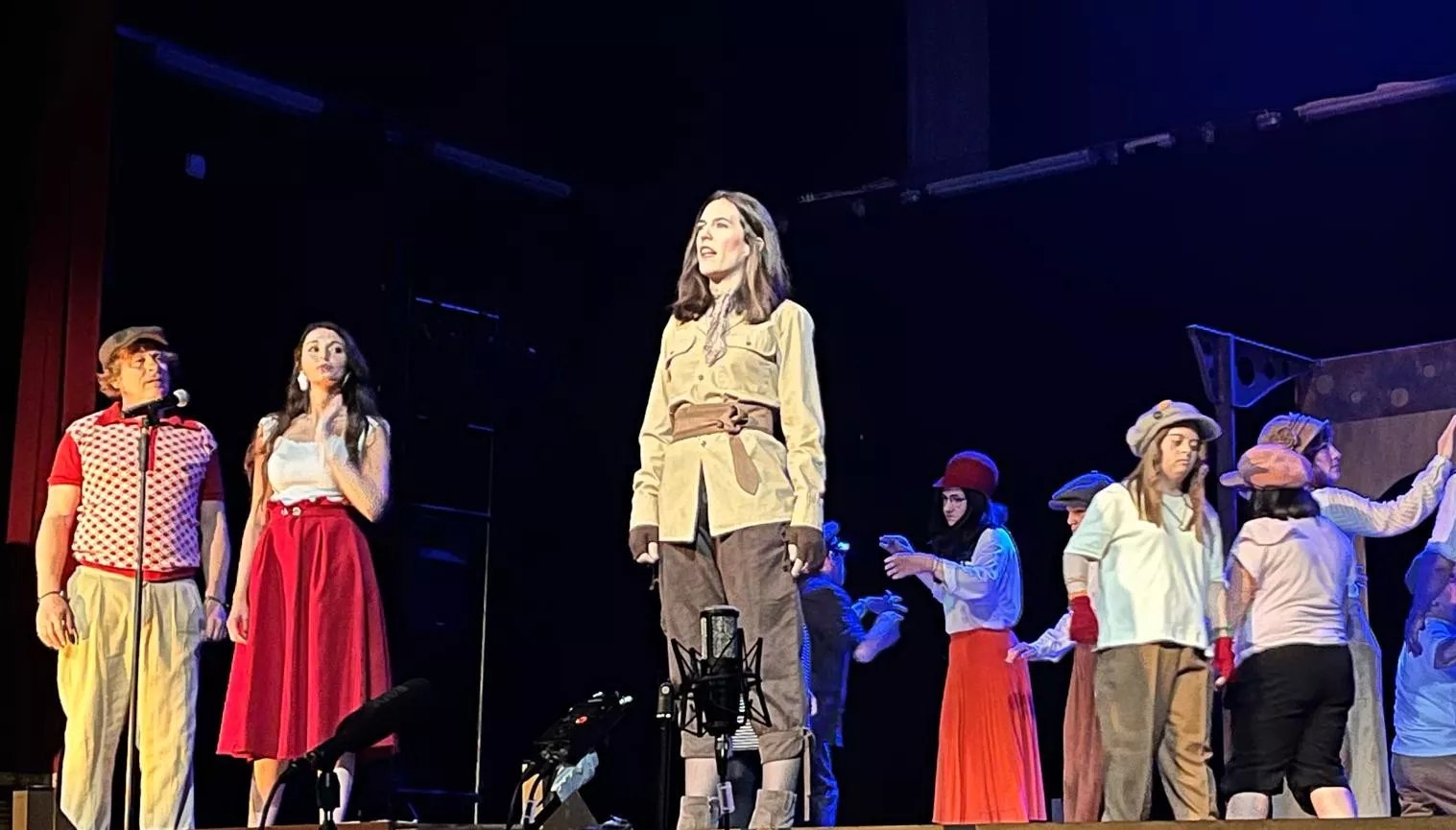 Representación de 'El Viaje' por el Taller de Artes Escénicas Diversario. Foto Mercedes Manterola