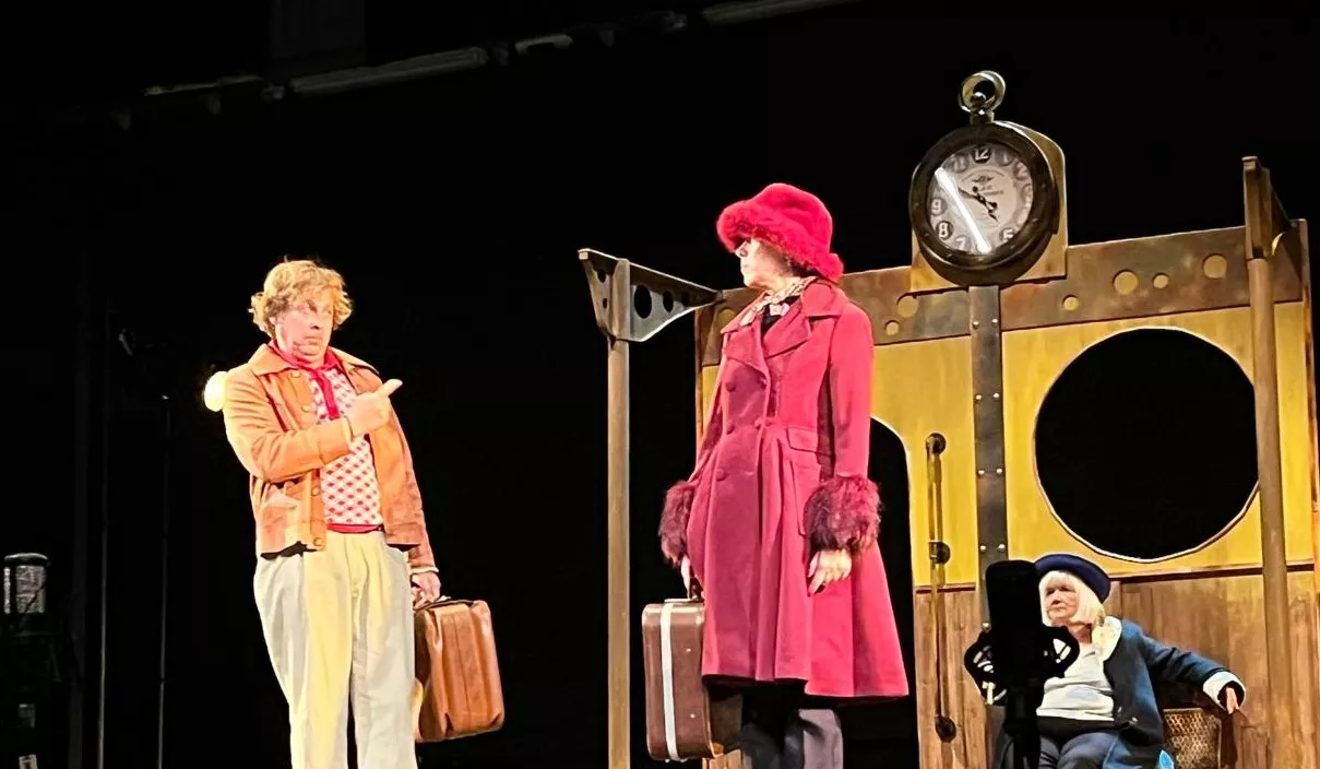 Representación de 'El Viaje' por el Taller de Artes Escénicas Diversario. Foto Mercedes Manterola