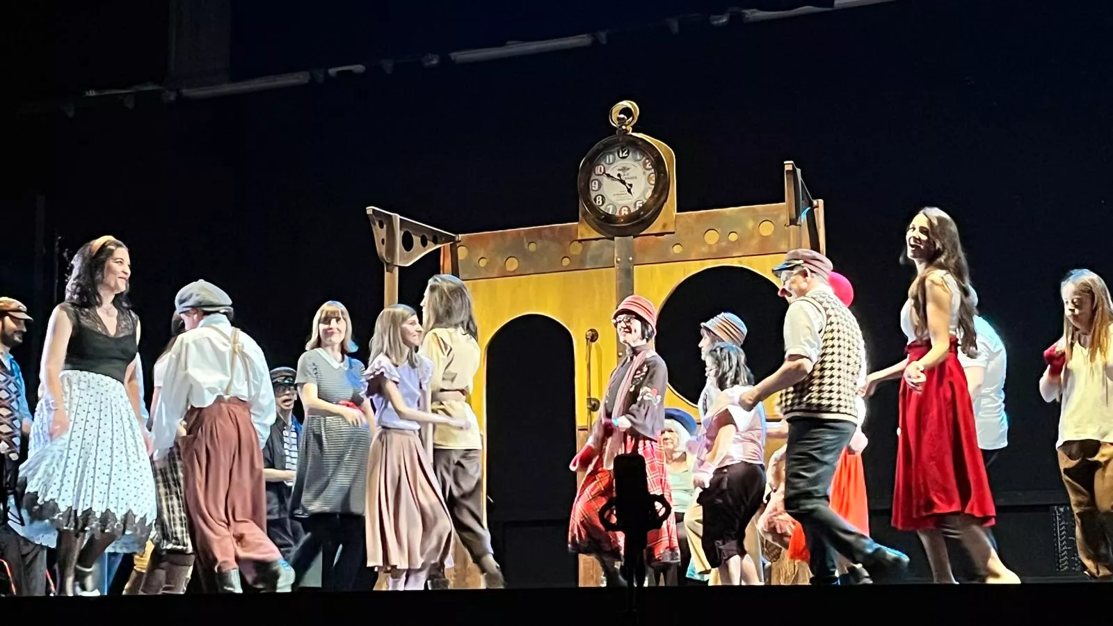 Representación de 'El Viaje' por el Taller de Artes Escénicas Diversario. Foto Mercedes Manterola