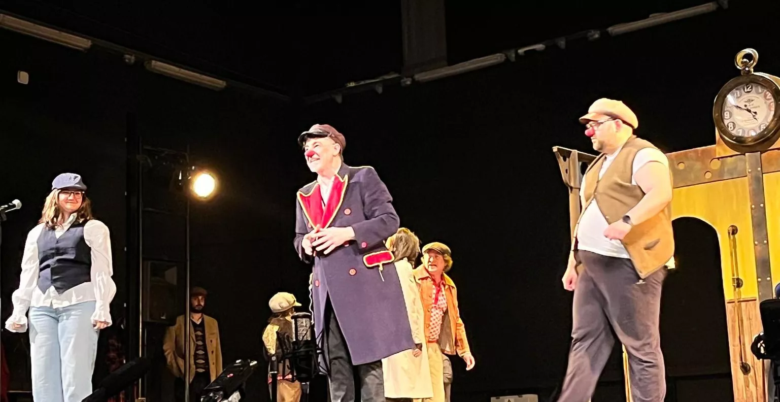 Representación de 'El Viaje' por el Taller de Artes Escénicas Diversario. Foto Mercedes Manterola