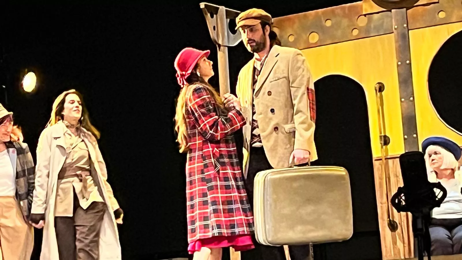 Representación de 'El Viaje' por el Taller de Artes Escénicas Diversario. Foto Mercedes Manterola