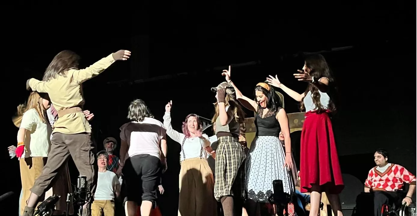 Representación de 'El Viaje' por el Taller de Artes Escénicas Diversario. Foto Mercedes Manterola