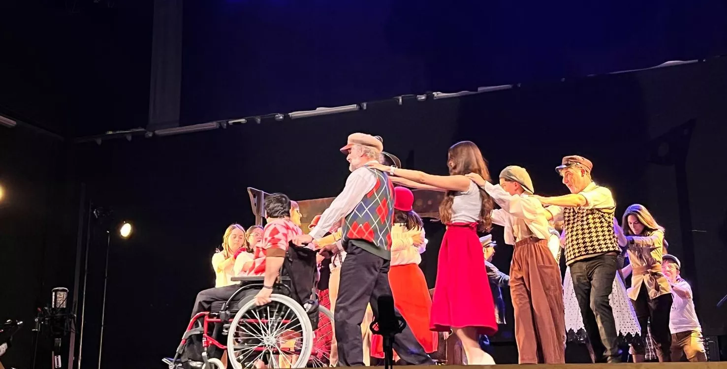 Representación de 'El Viaje' por el Taller de Artes Escénicas Diversario. Foto Mercedes Manterola