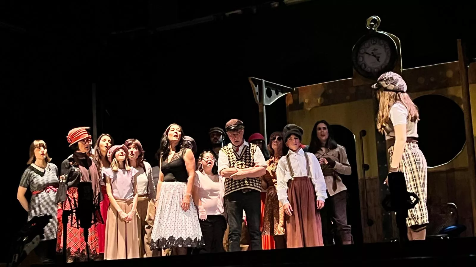 Representación de 'El Viaje' por el Taller de Artes Escénicas Diversario. Foto Mercedes Manterola