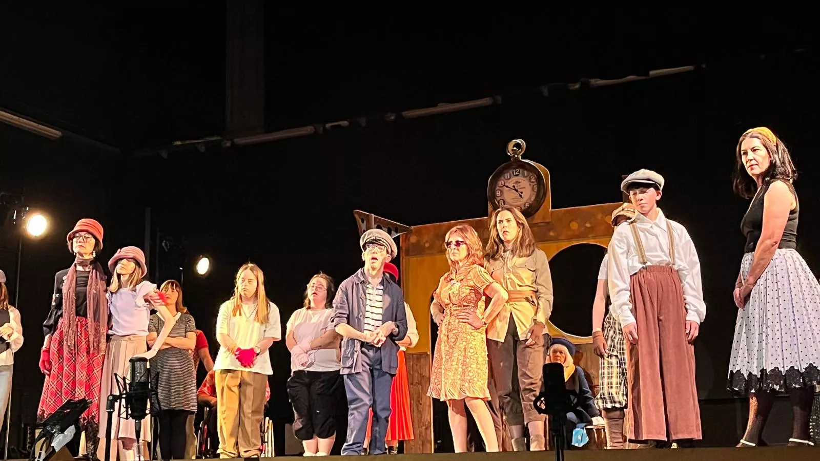 Representación de 'El Viaje' por el Taller de Artes Escénicas Diversario. Foto Mercedes Manterola