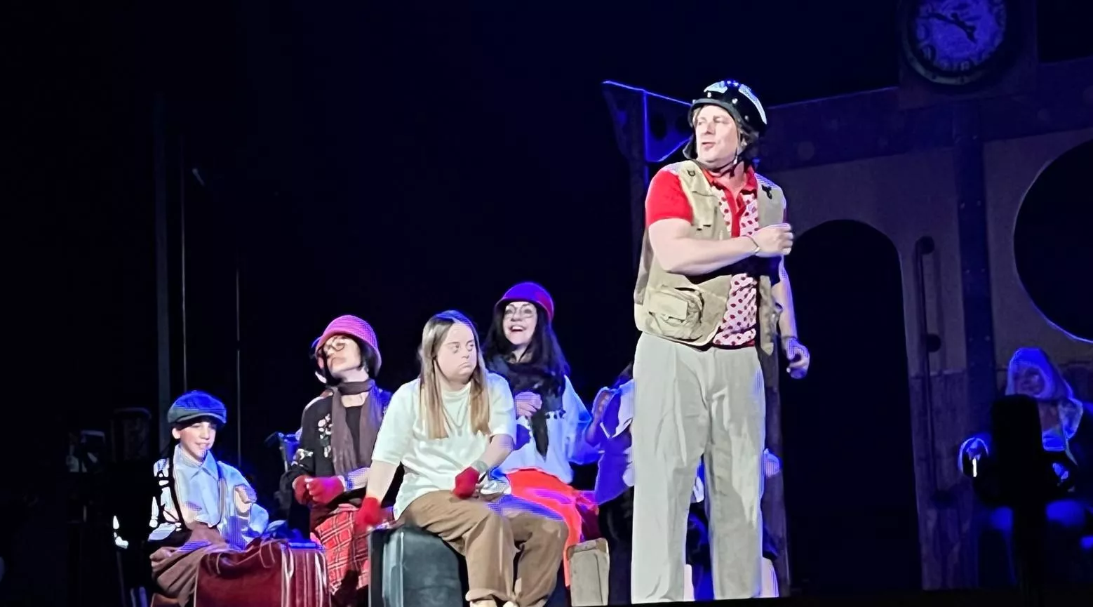 Representación de 'El Viaje' por el Taller de Artes Escénicas Diversario. Foto Mercedes Manterola