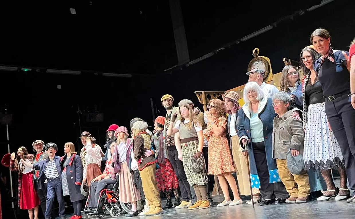 Representación de 'El Viaje' por el Taller de Artes Escénicas Diversario. Foto Mercedes Manterola