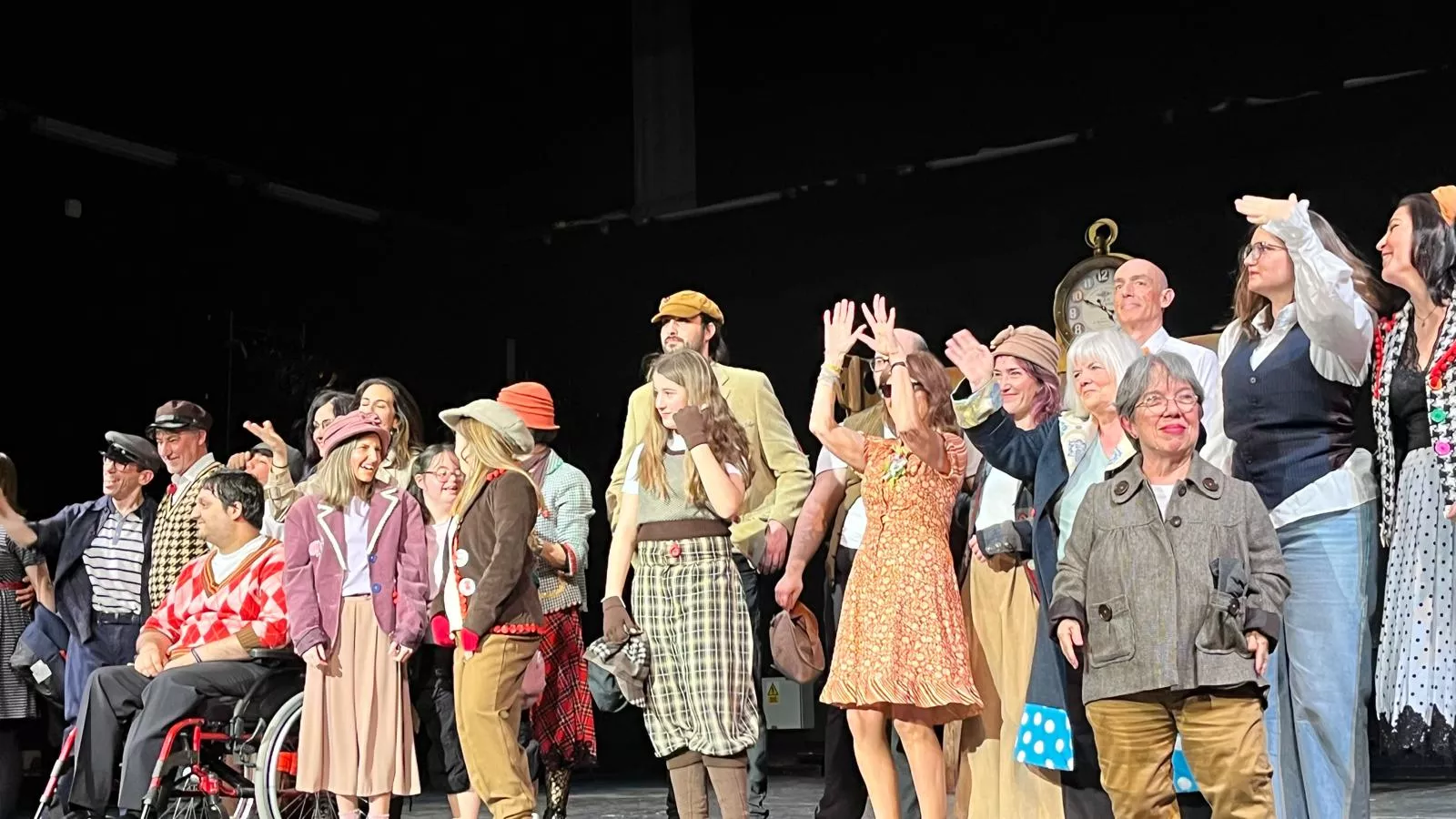 Representación de 'El Viaje' por el Taller de Artes Escénicas Diversario. Foto Mercedes Manterola