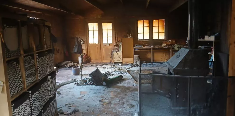 Aula después del incendio en Caneto