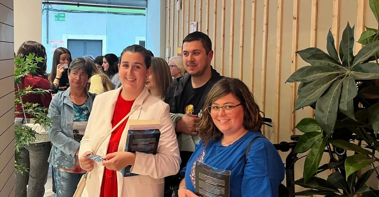 Firma de libros de Blue Jeans en la librería Santos Ochoa de Huesca. Foto Mercedes Manterola