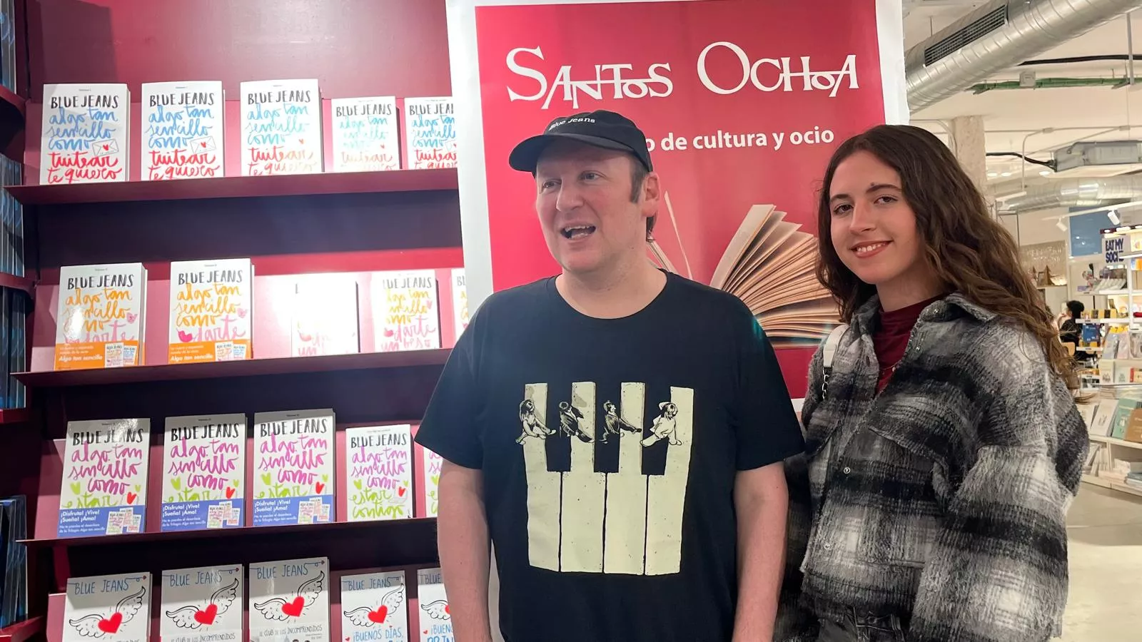Firma de libros de Blue Jeans en la librería Santos Ochoa de Huesca. Foto Mercedes Manterola