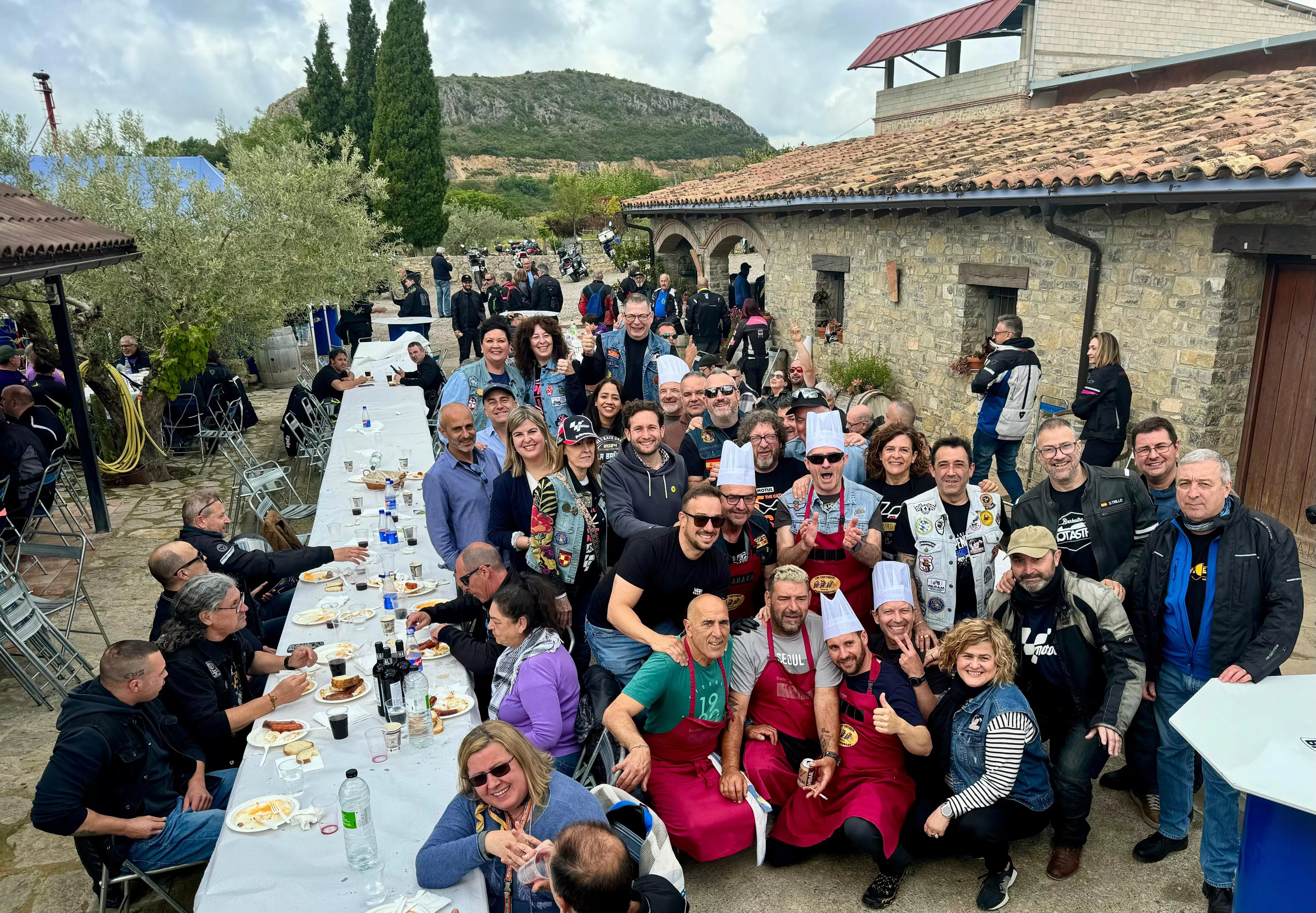 Maño almuerzo en la Bodega Aldahara en Estadilla