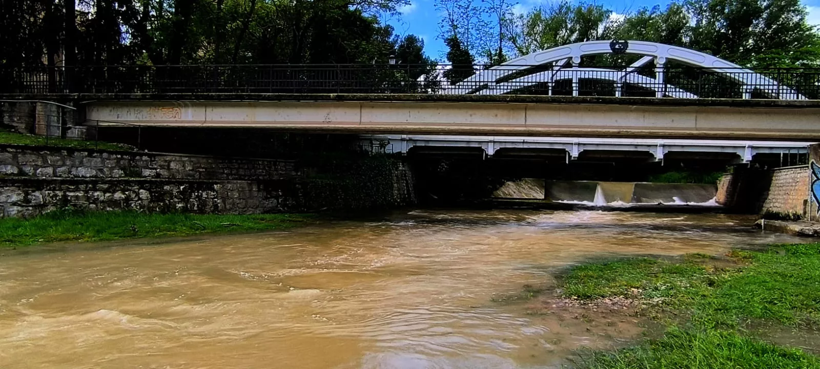 Río Isuela tras el episodio de intensas lluvias en Huesca. Foto Joaquín Santafé