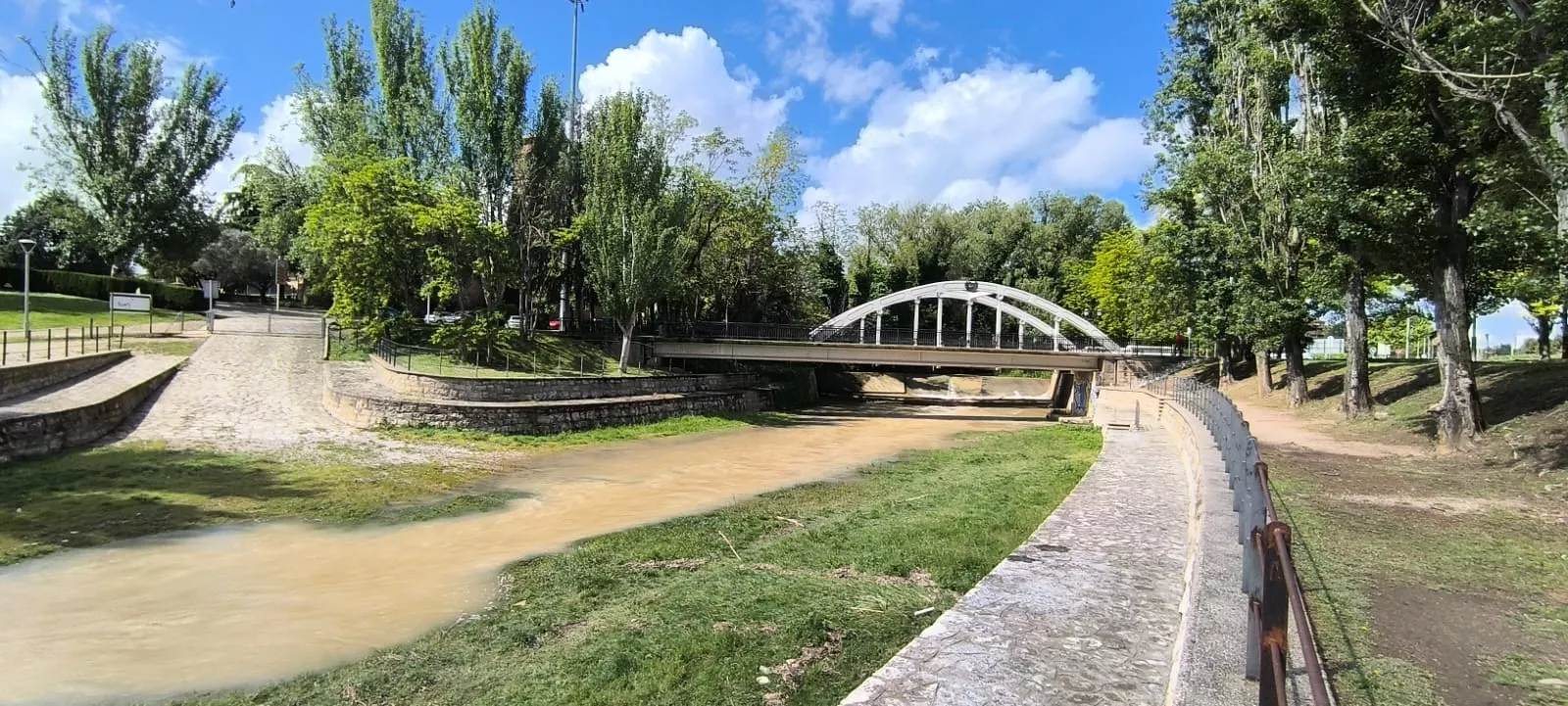 Río Isuela tras el episodio de intensas lluvias en Huesca. Foto Joaquín Santafé