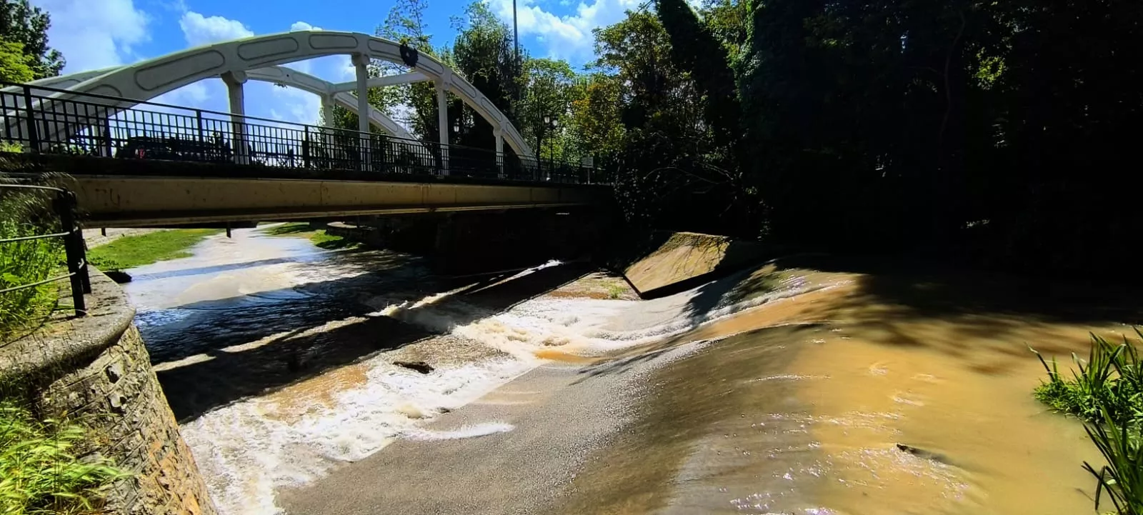 Río Isuela tras el episodio de intensas lluvias en Huesca. Foto Joaquín Santafé