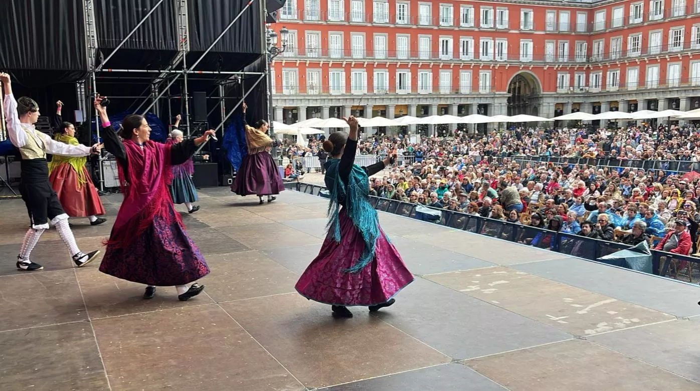 Un momento del espectáculo, con la plaza madrileña abarrotada.