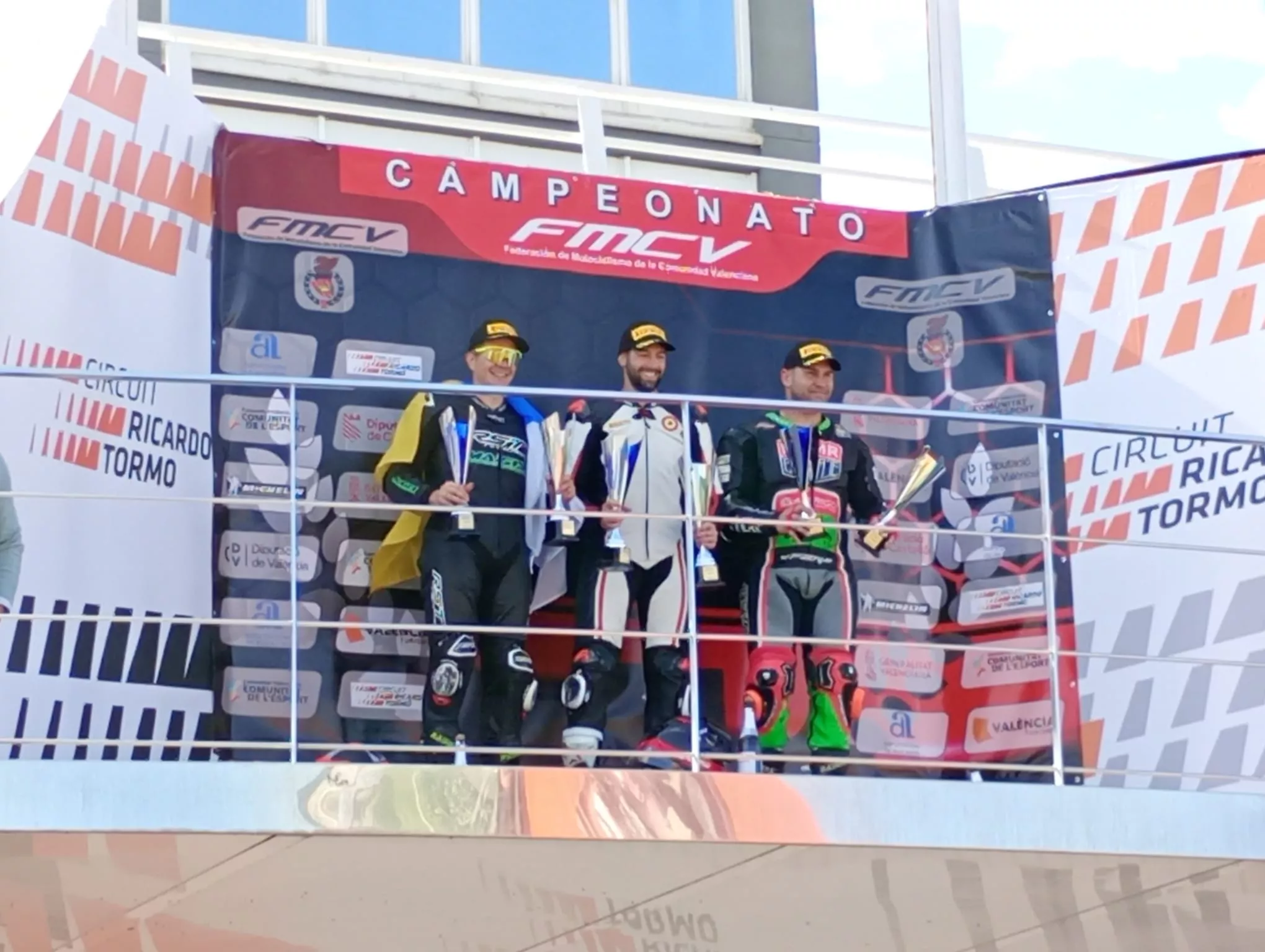 Lorien en el pódium del Ricardo Tormo.