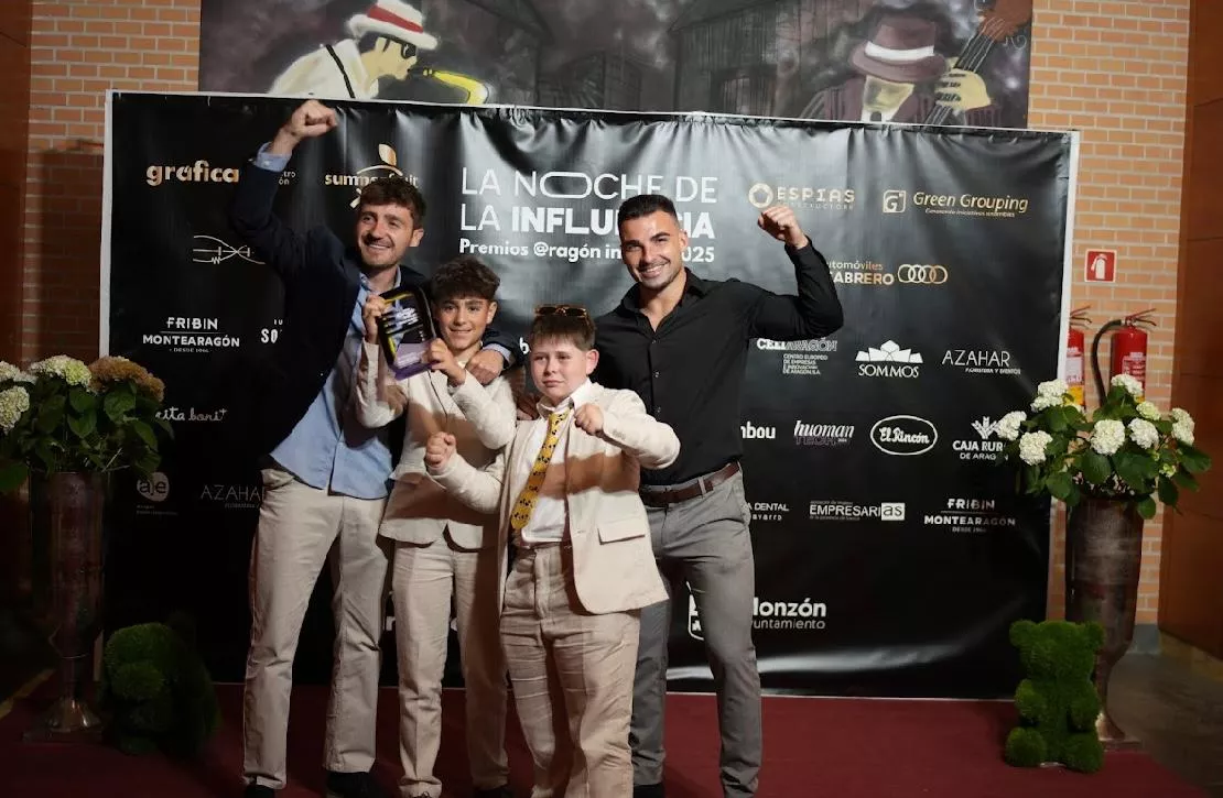 Alejandro Ciutad, David Ciutad, Álvaro Murillo y Richi Ciutad, contentos con el galardón. Foto: Aragón Influye