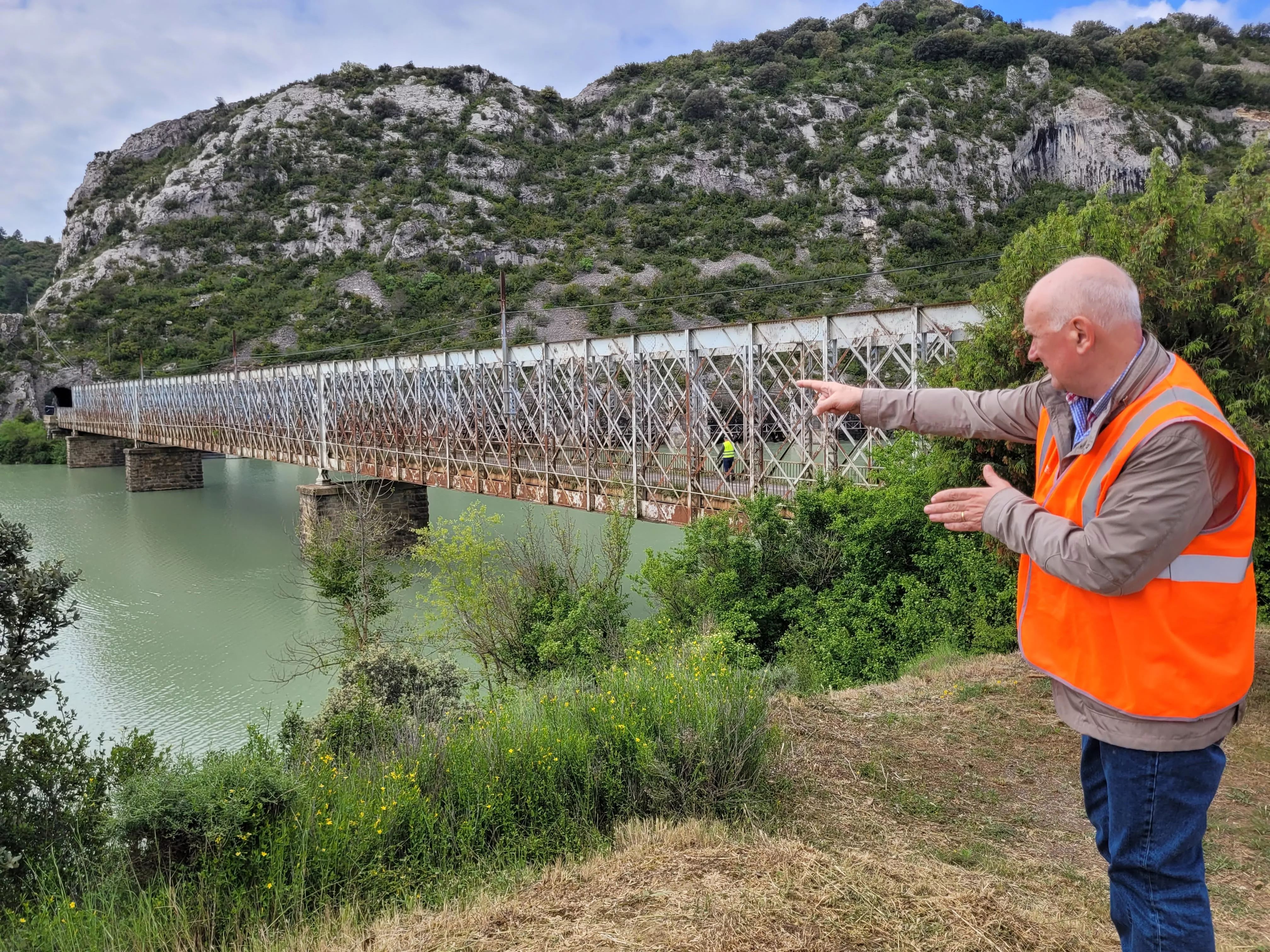 Fomento construirá un segundo puente sobre la Peña.