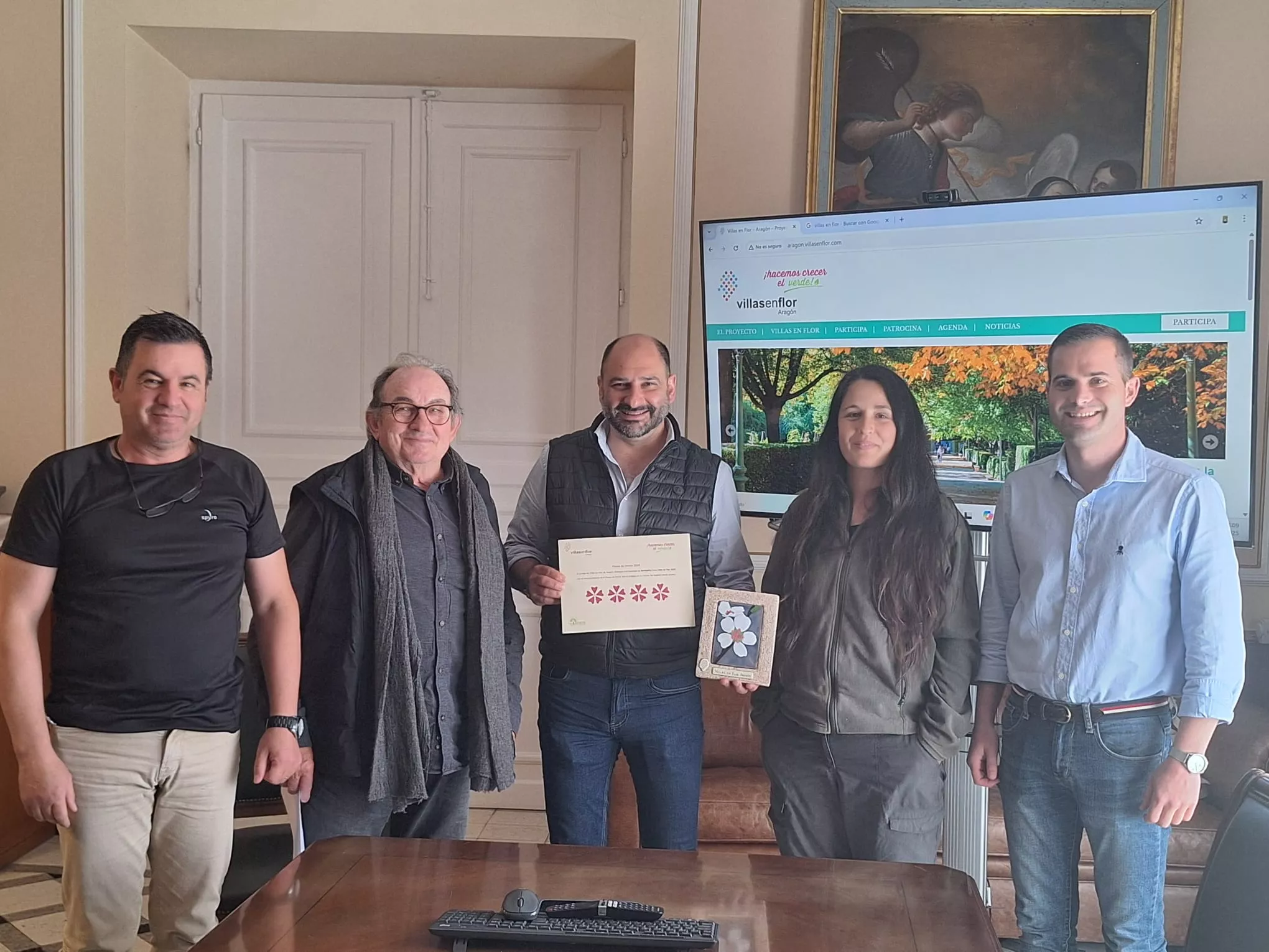 Autoridades de Barbastro con Fernando Torres a la cabeza y representantes de Villas en Flor